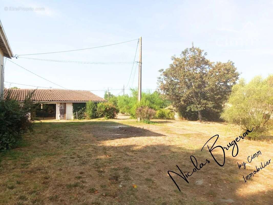 En exclusivité – Ensemble immobilier avec deux habitations, étang et près d’un hectare de terrain - photo 18