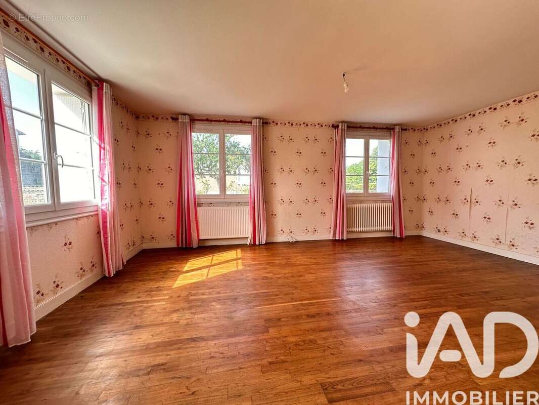 Maison 159 m² à Maire-Levescault  - photo 8
