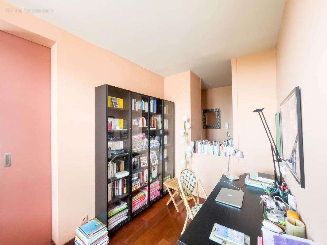Appartement à PARIS-1E