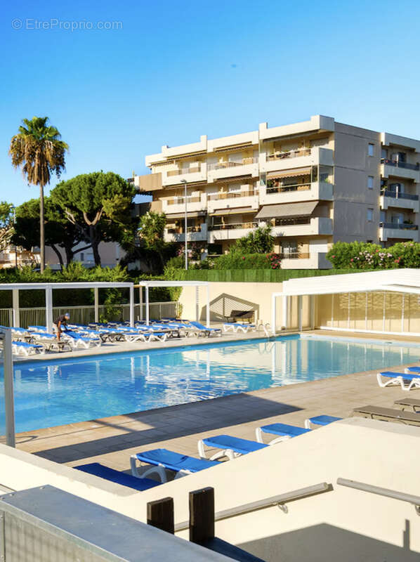 Appartement à SAINT-LAURENT-DU-VAR