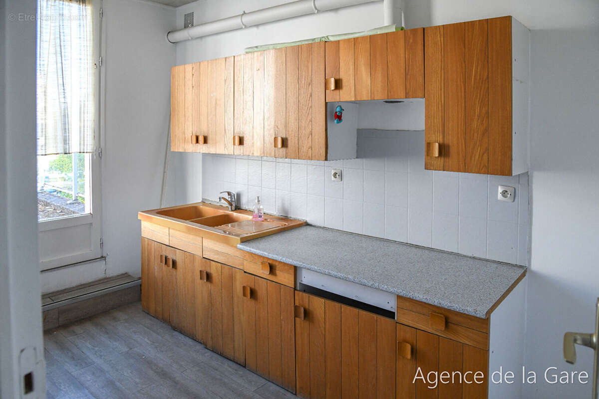 Commerce à SARTROUVILLE