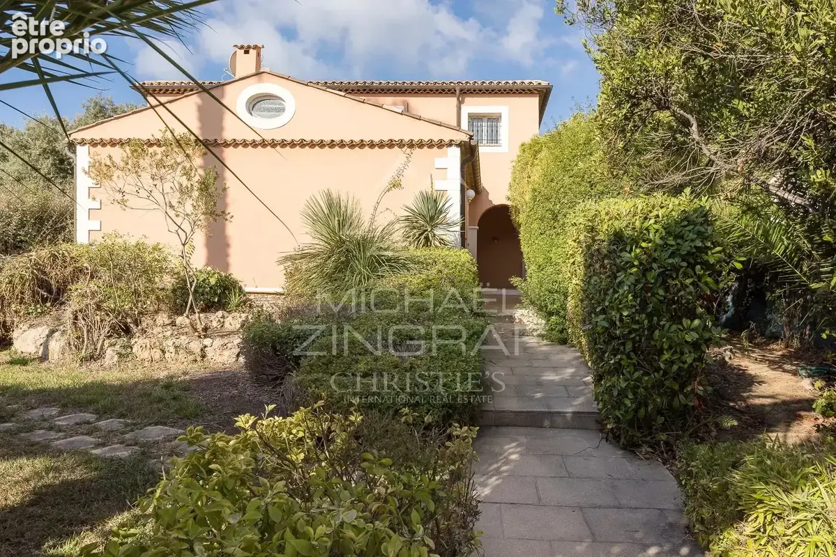 Exclusivité - A l’orée du Cap d’Antibes – Une adresse privilégiée entre mer et commerces - photo 13