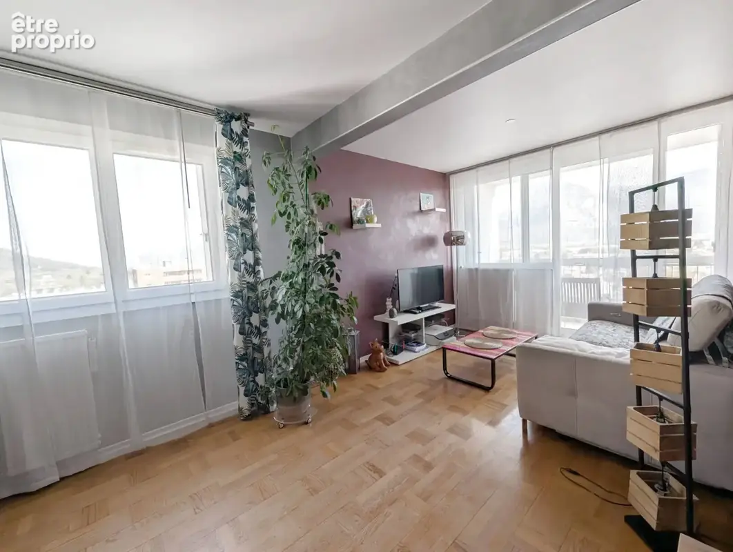 SASSENAGE -  Appartement T5 avec balcon et Vue - photo 9