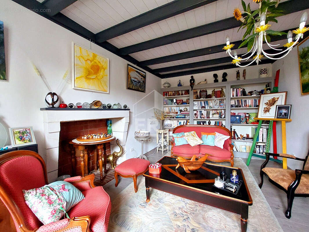 Maison à MORNAC-SUR-SEUDRE