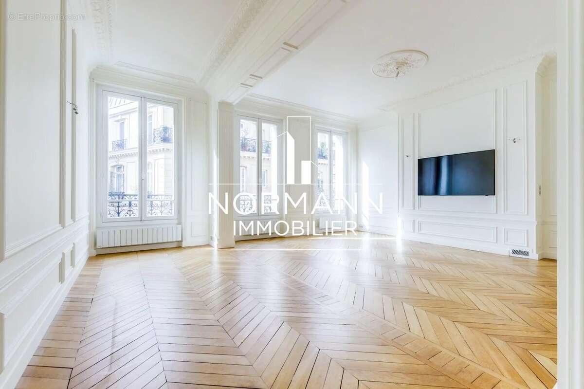 Appartement à PARIS-8E