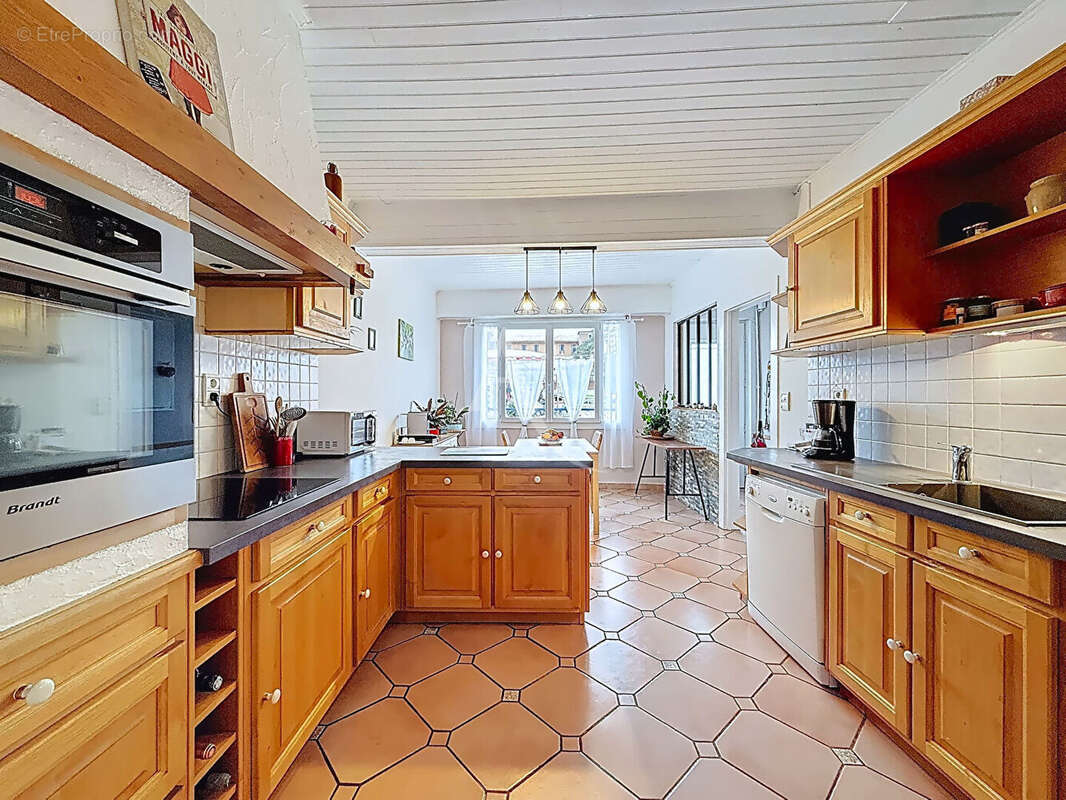 Maison à BRUGUIERES