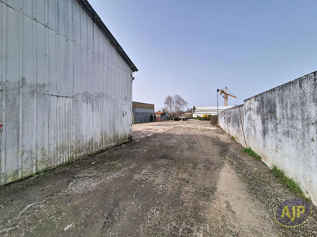 Commerce à MONTAIGU