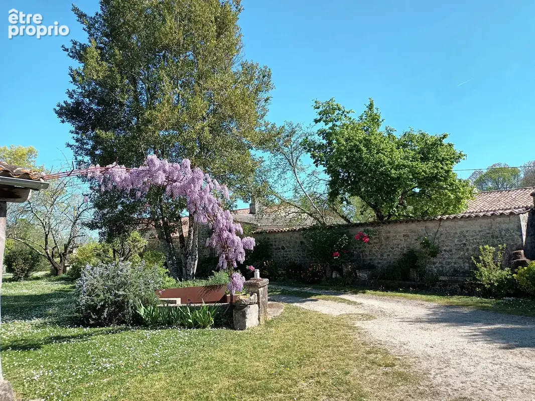 Maison de village de caractère à proximité de Saintes - photo 2