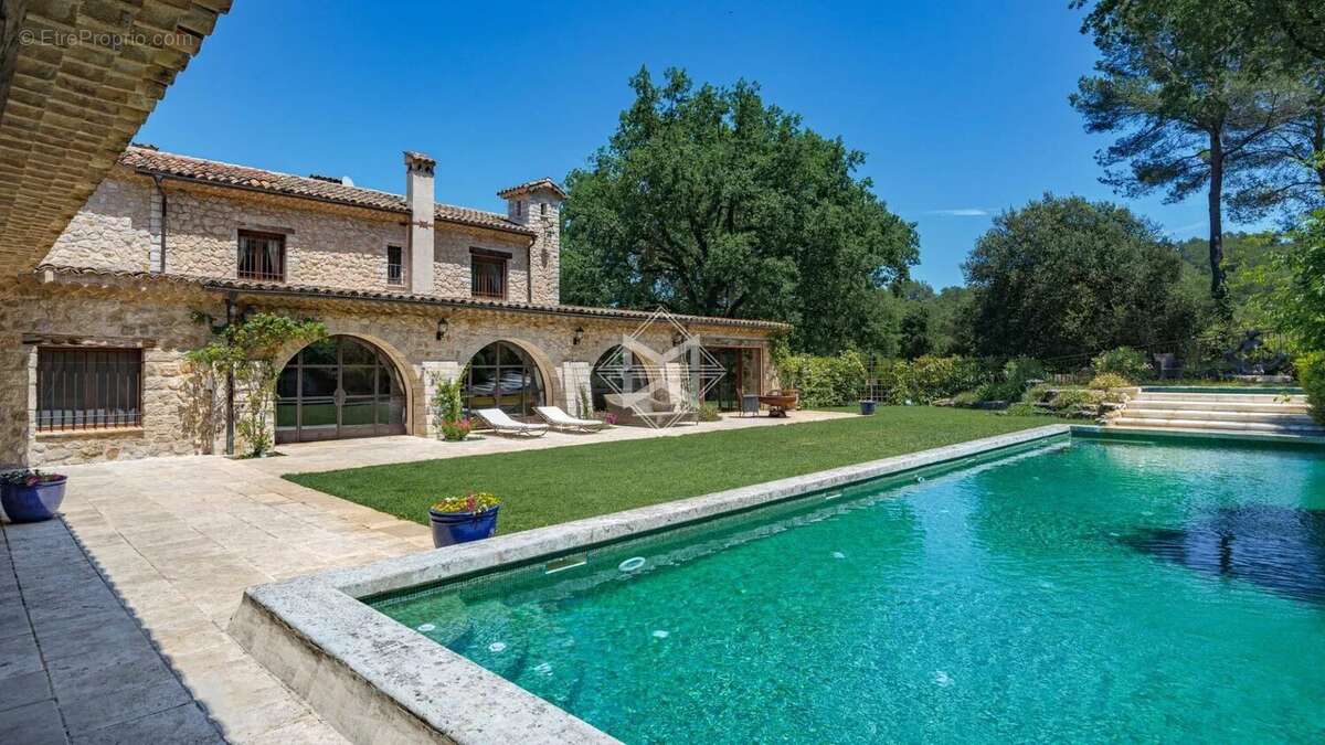 Maison à ROQUEFORT-LES-PINS