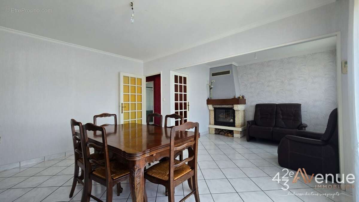 Maison à SAINT-GENEST-LERPT