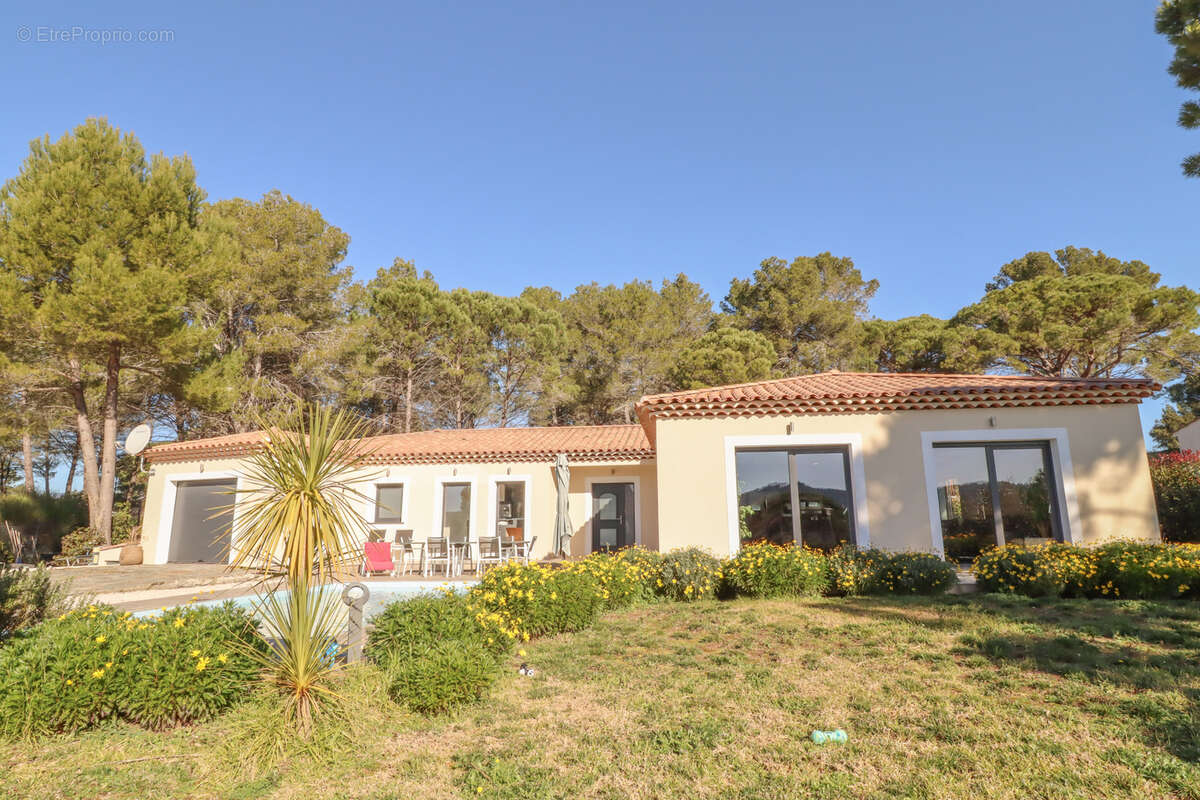 Maison à BAGNOLS-EN-FORET