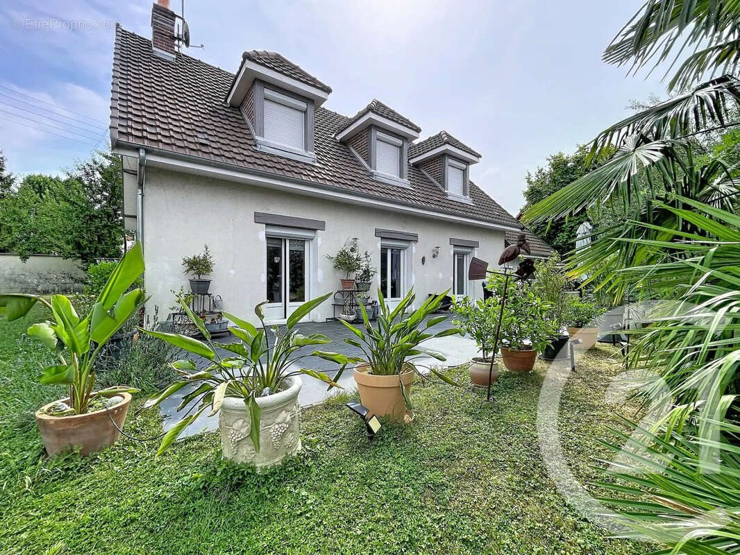 Maison 140 m² à Saint-Andre-Les-Vergers  - photo 2