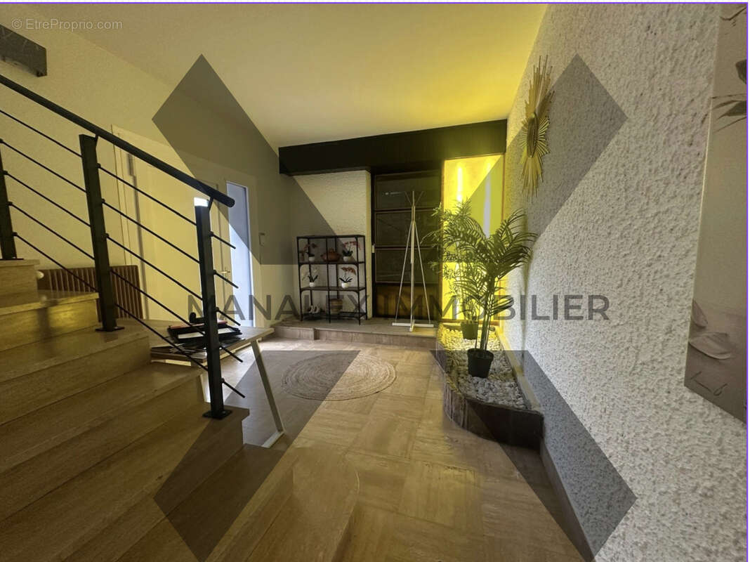 Maison à BOURG-DE-THIZY