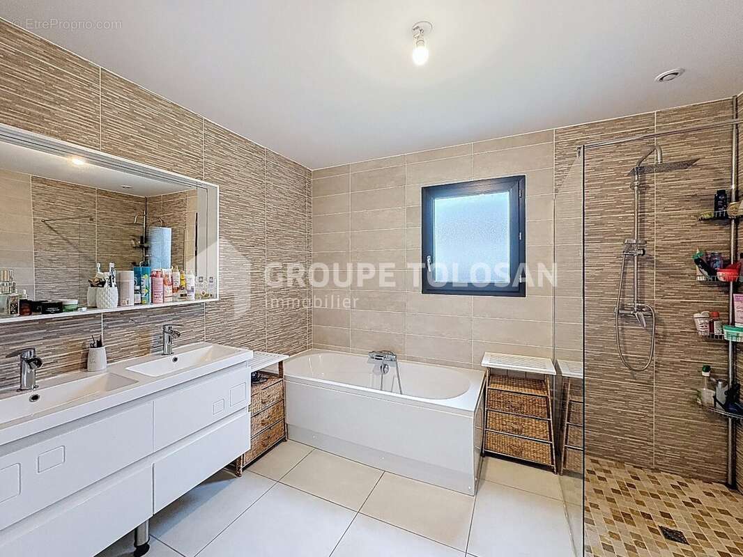 Maison à SAINT-ETIENNE-DE-TULMONT