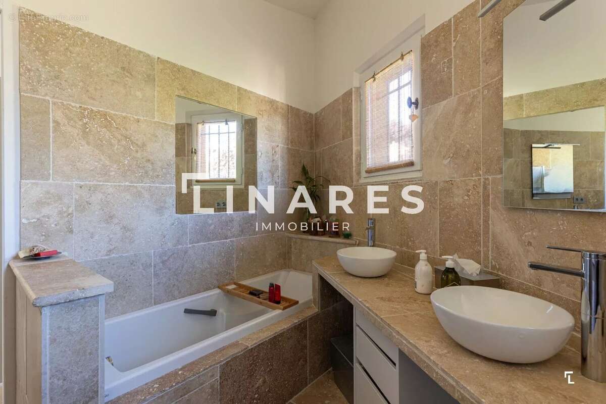 Maison à LA CADIERE-D'AZUR