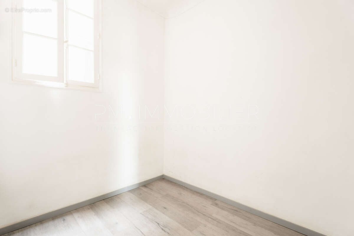 Appartement à MARSEILLE-4E