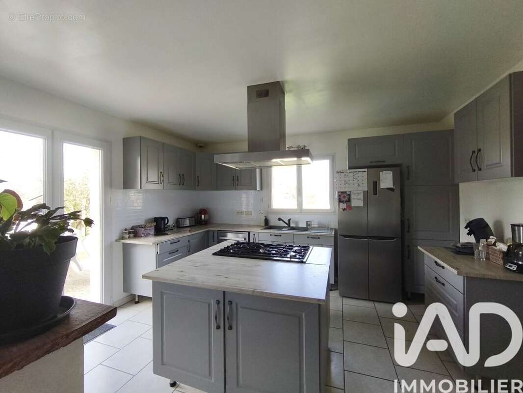 Maison 170 m² à Notre-Dame-De-L'isle  - photo 9