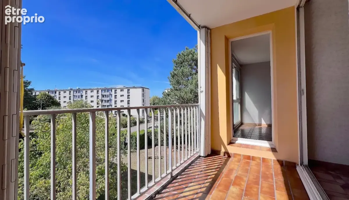   - Appartement à DECINES-CHARPIEU