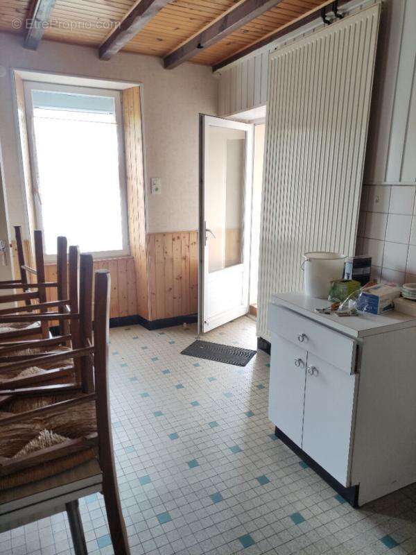 Maison à LES CHATELLIERS-CHATEAUMUR