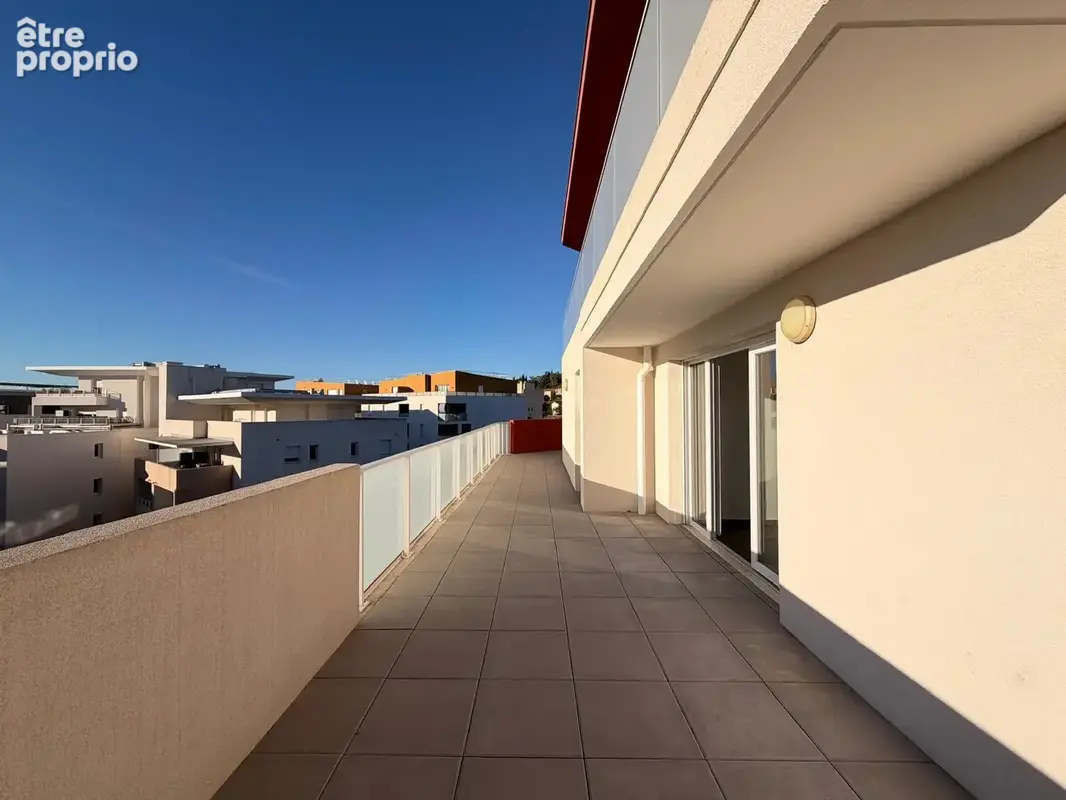NIMES MONT DUPLAN Magnifique appartement 3 pièces de 70 m2 avec terrasse de 42 m2 et double parking - photo 4