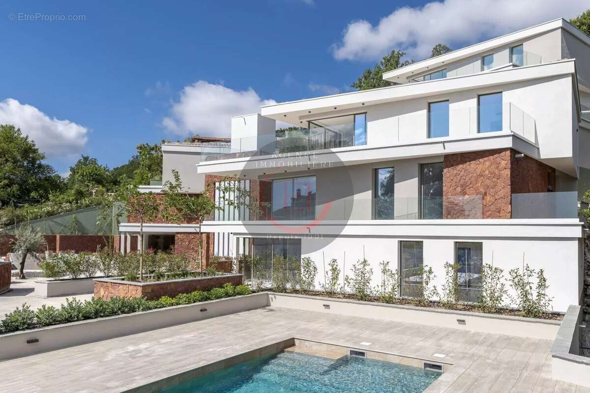 Appartement à LES ADRETS-DE-L&#039;ESTEREL