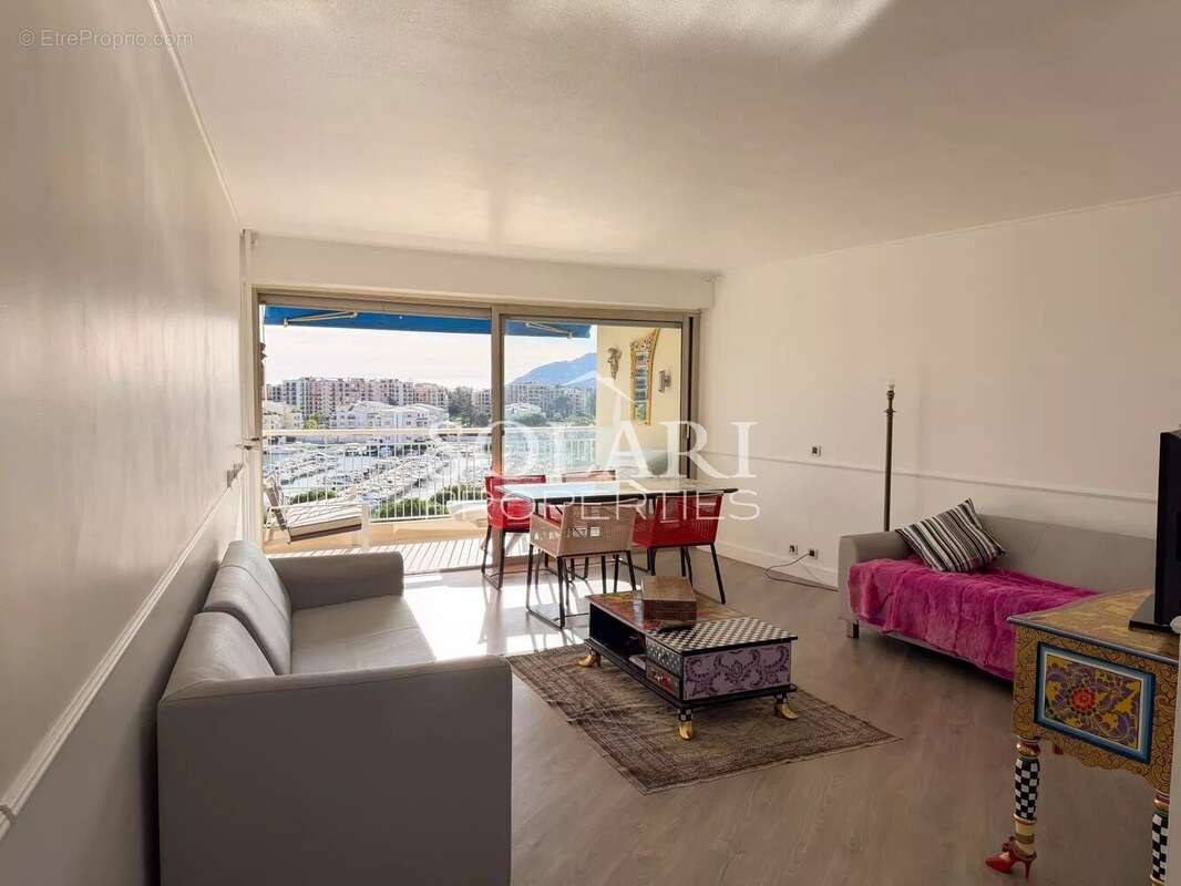 Appartement à MANDELIEU-LA-NAPOULE