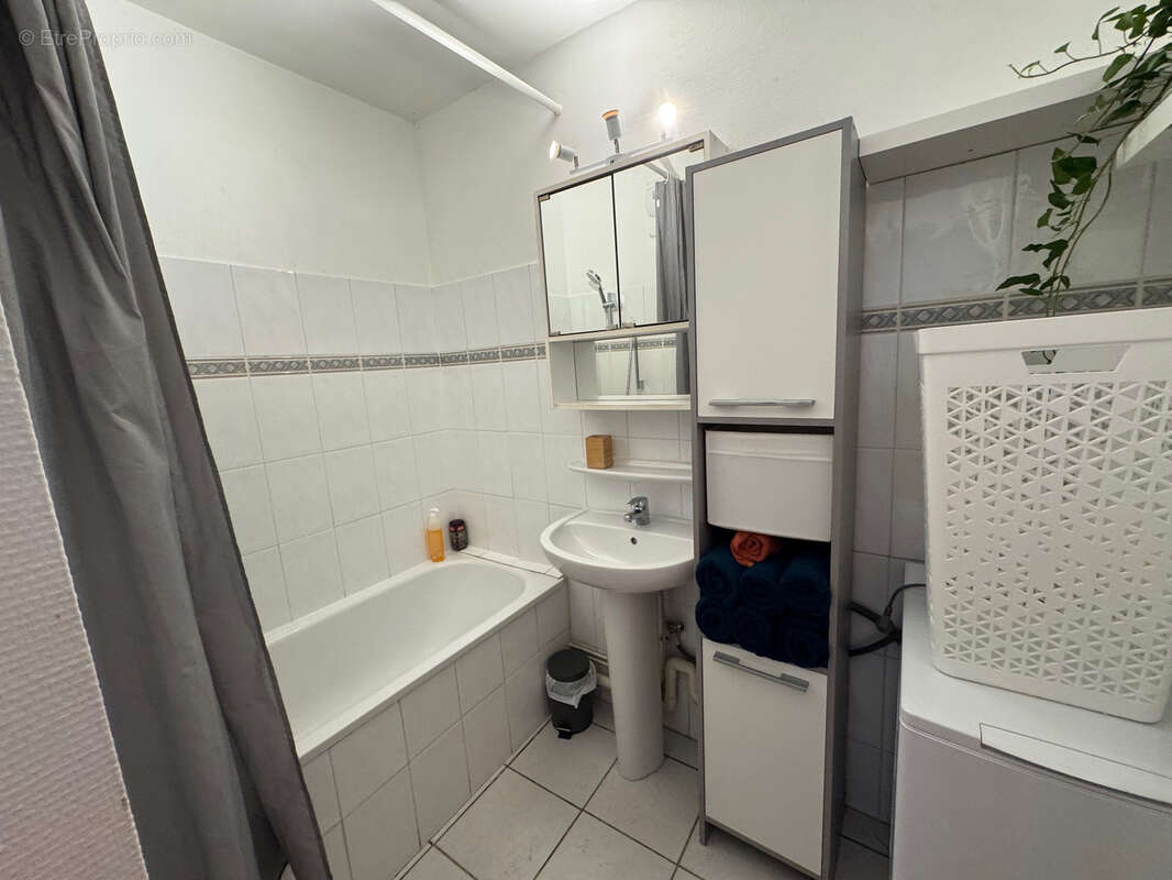 Appartement t3 - 61m2- avec cave et deux terrasses - photo 6