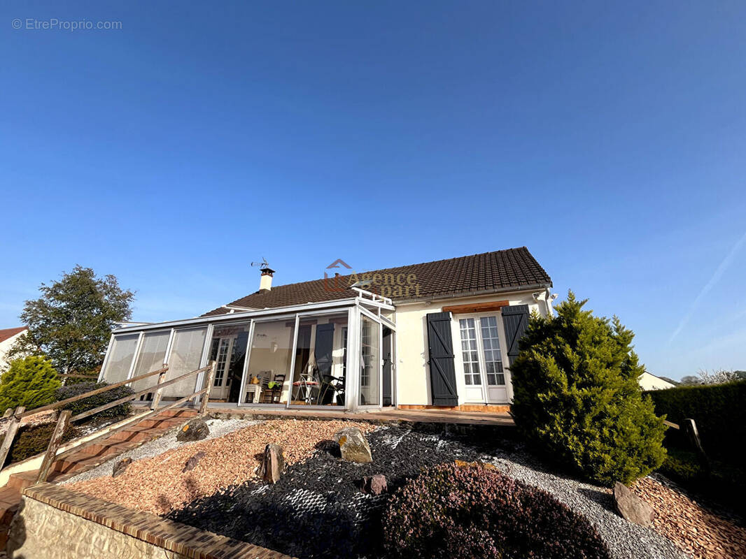 Maison à BELLENGREVILLE