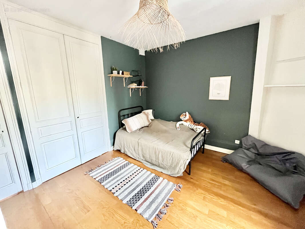 7 pièces de 183 M2 - Centre-ville - 5 chambres - Cuisine équipée - Parking - photo 14