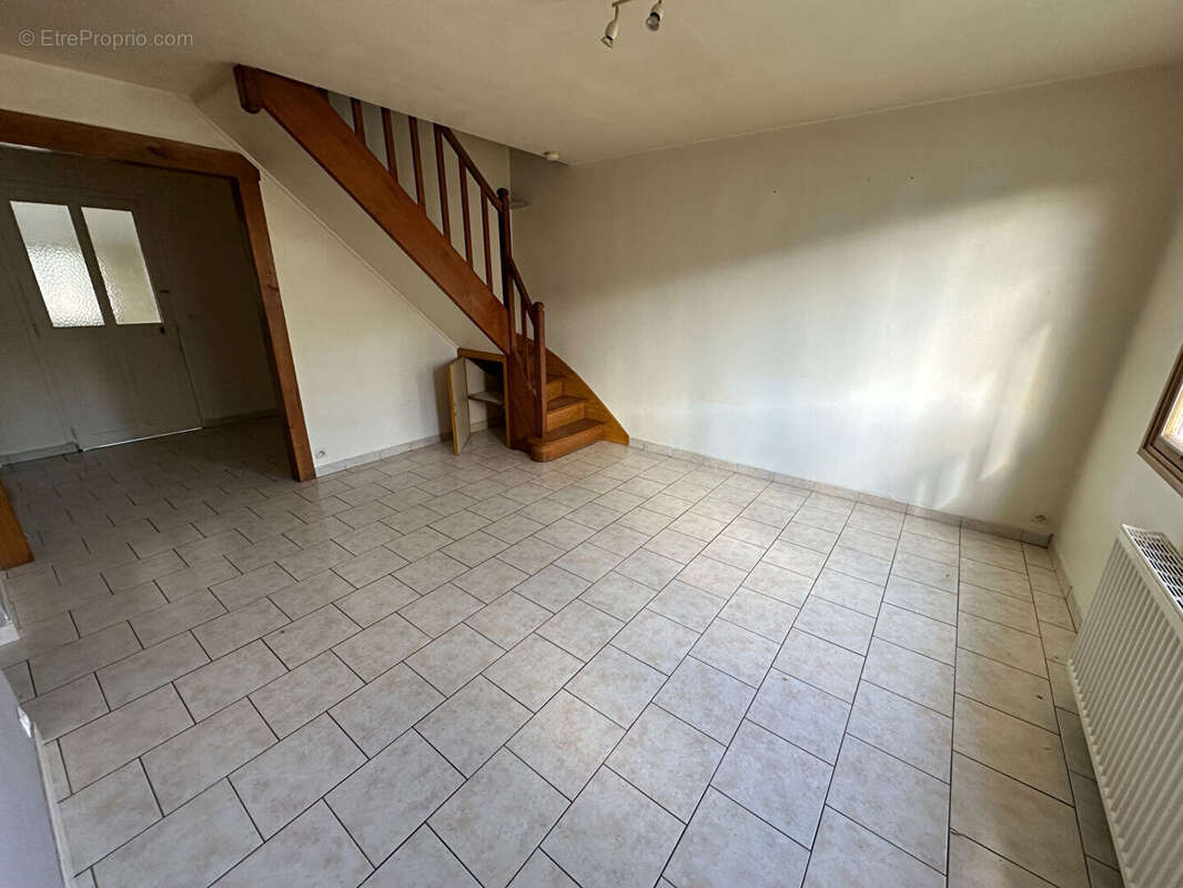 Maison à CONDE-SUR-HUISNE