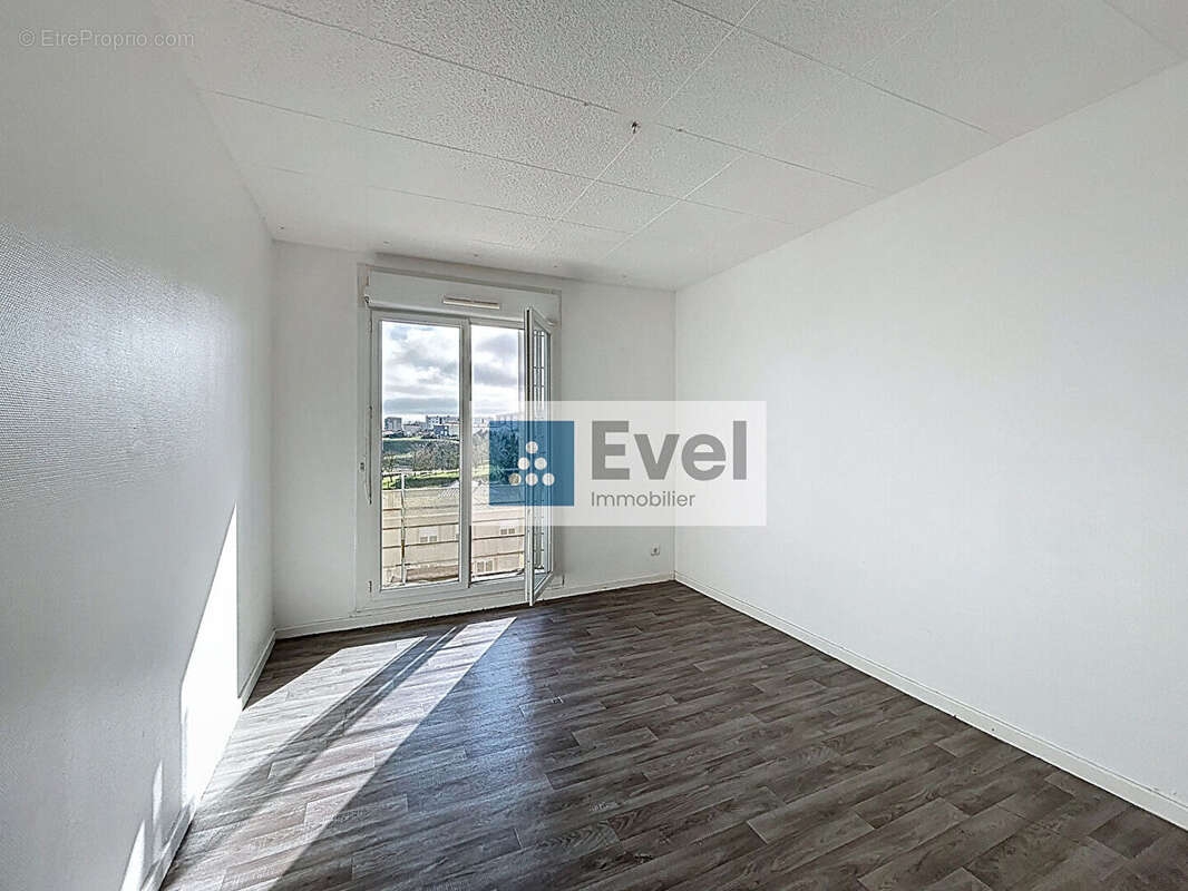 Dernier étage avec balcon ? Beau potentiel ! - photo 8