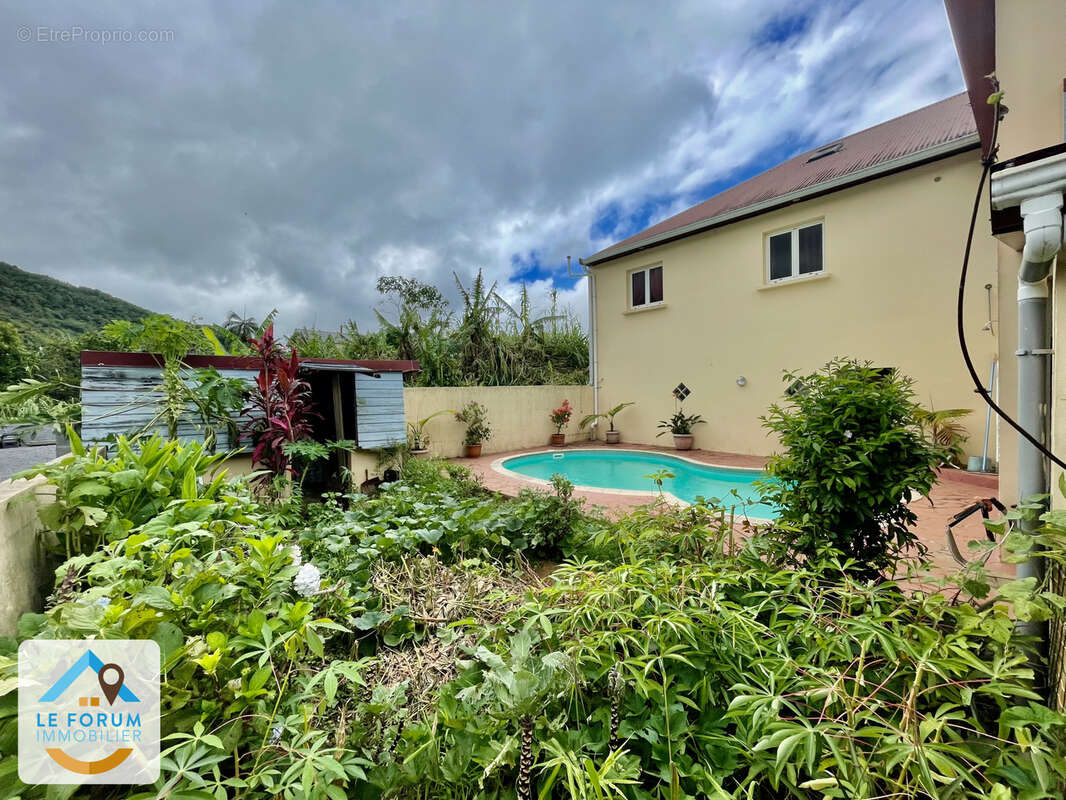 Saint joseph 97480 - grande maison - secteur calme - beaux volumes - vue montagne - piscine - photo 13