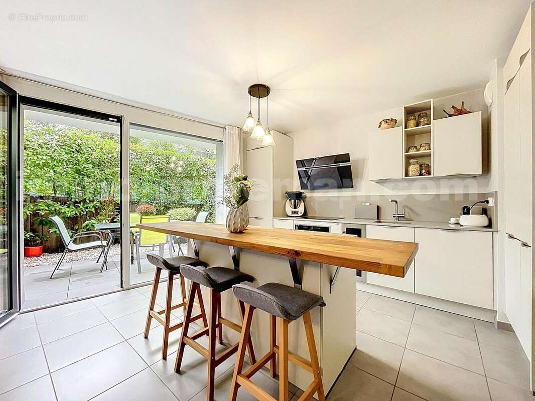 Appartement_T3_Vetraz-Monthoux_Genève_Ceva_tramway_Suisse_investissement_hyper_centre_Séjour_Cuisine_ - Appartement à VETRAZ-MONTHOUX