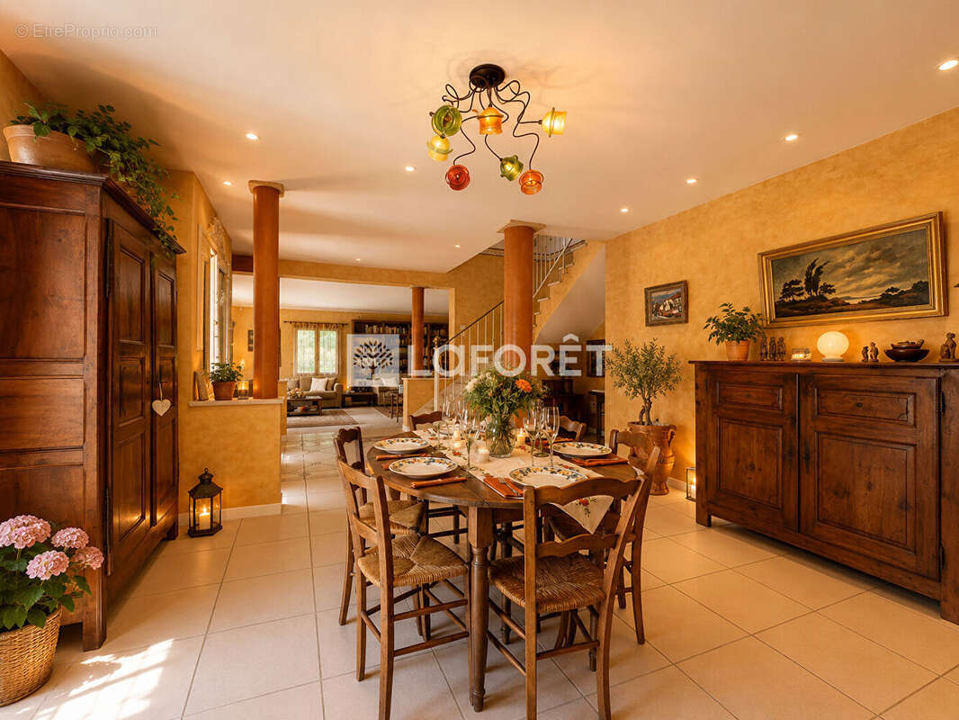 Maison à COLLONGES-AU-MONT-D'OR