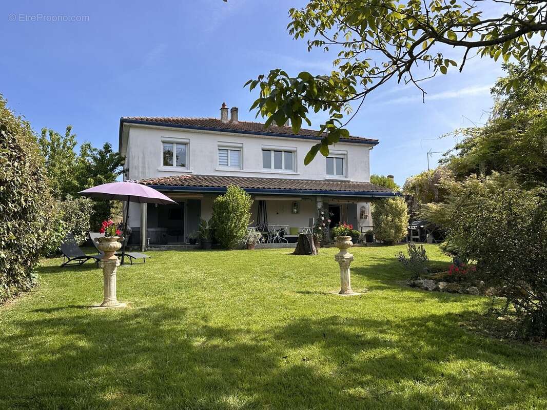 Maison à LAUZUN