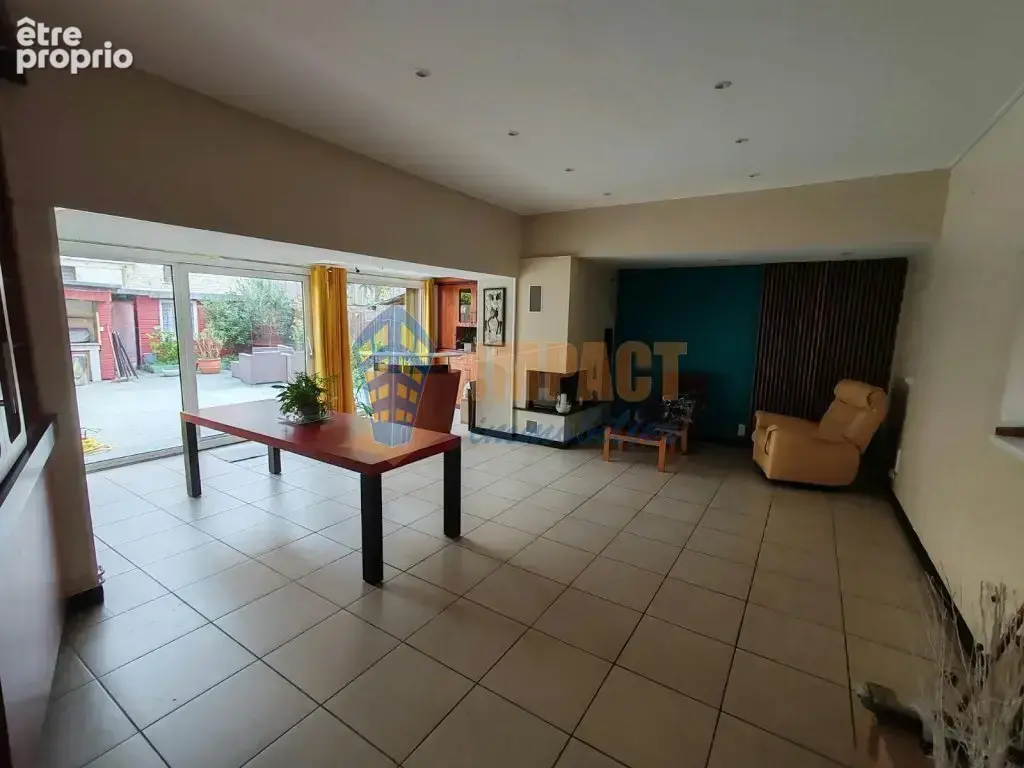 Maison en centre ville aux beaux volumes, en parfait état, 3 chambres, salle de bain et salle d'eau, terrasse - photo 3