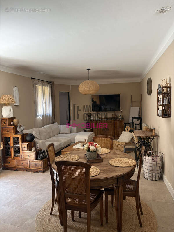 Séjour - Maison à BEAUMES-DE-VENISE