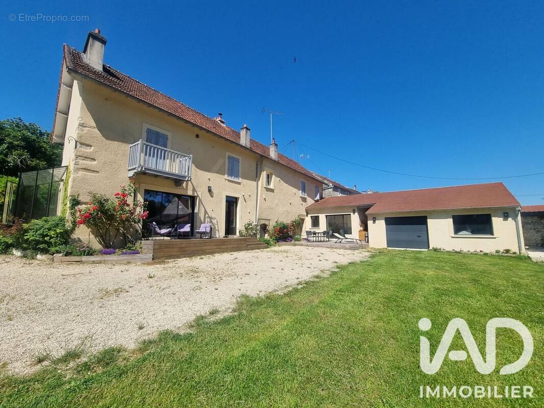 Photo 1 - Maison à GIRONVILLE-SUR-ESSONNE