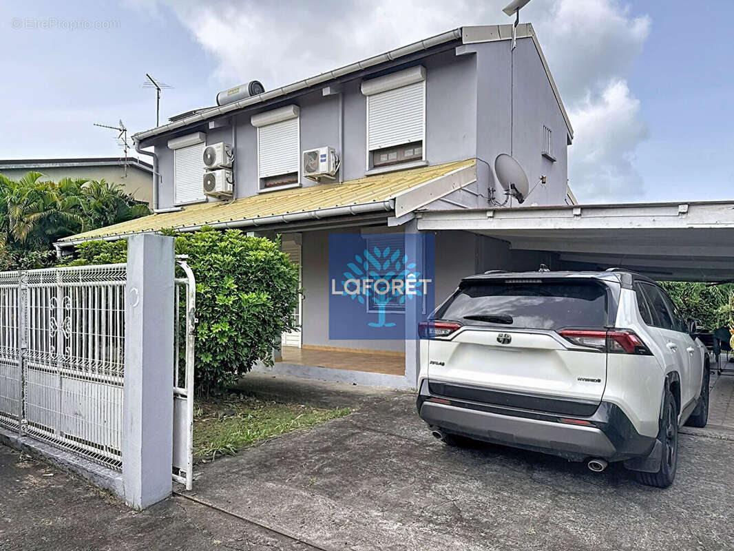 A vendre : Maison T6 sur deux niveaux au Lamentin - photo 2