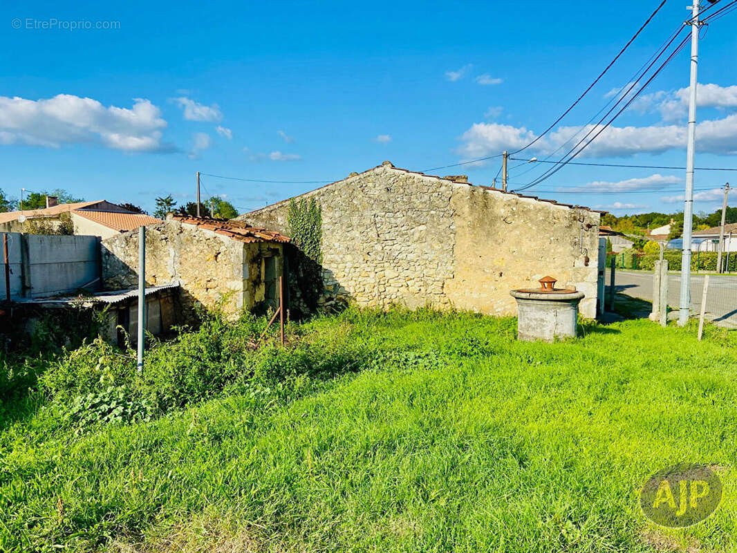 Maison à SAINT-GERMAIN-D'ESTEUIL