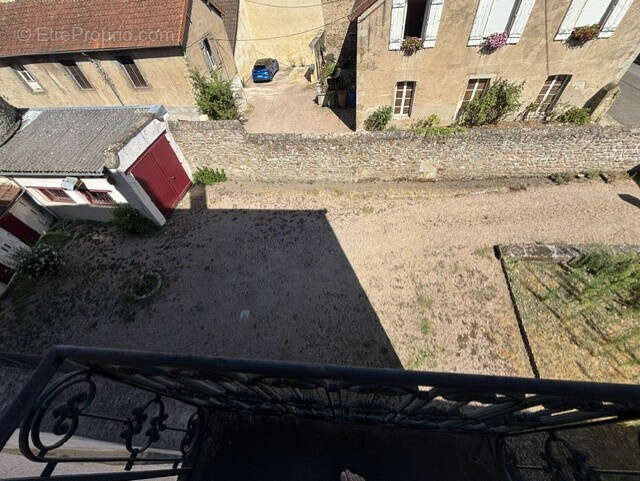 EXCLUSIVITE à AUTUN, T5 avec grandes dépendances, garage et cour. - photo 12