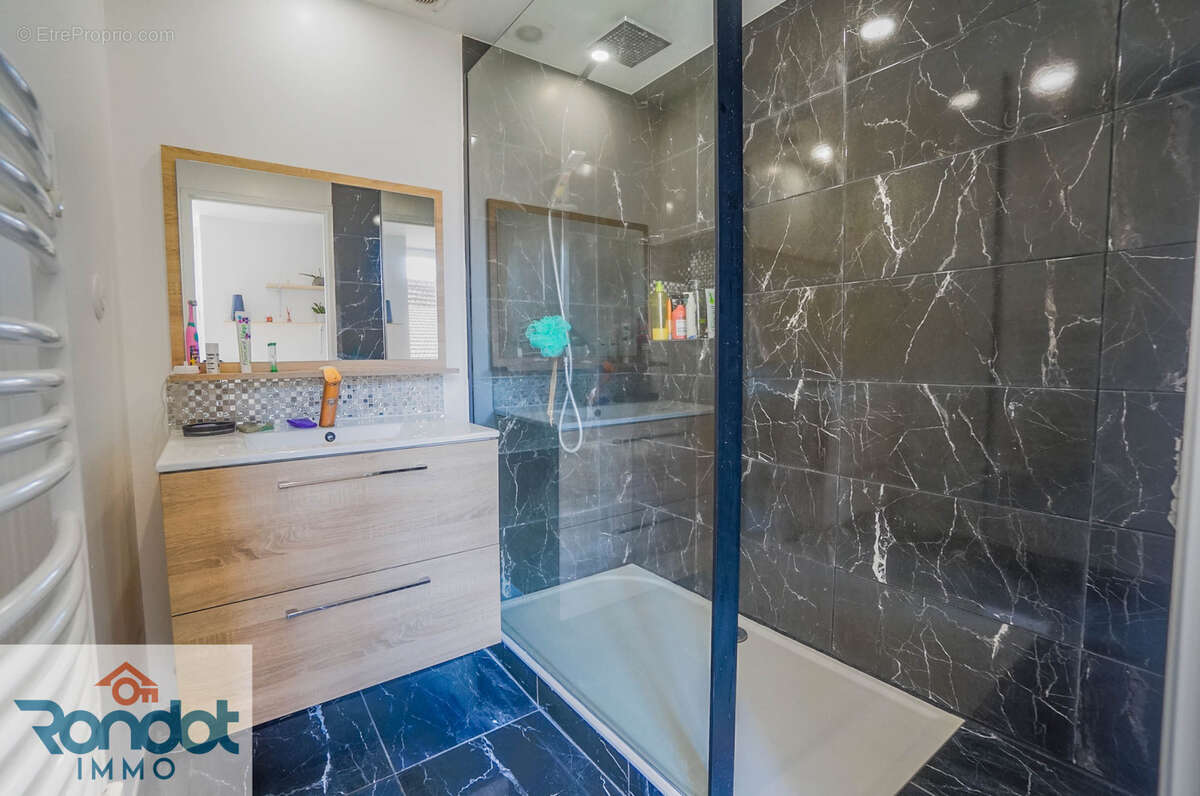 Maison à SAINT-BROING-LES-MOINES