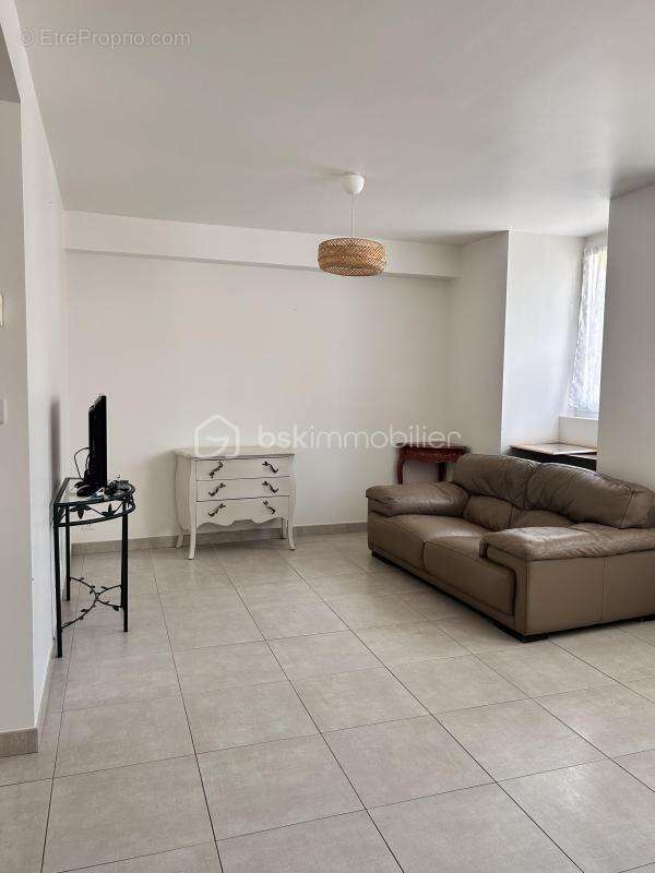 Appartement T3 rénové avec jardin privatif, grand balcon et vue nature au centre de Cambo-les-Bains - photo 5