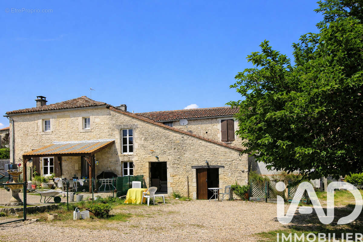 Photo 3 - Maison à AIGRE