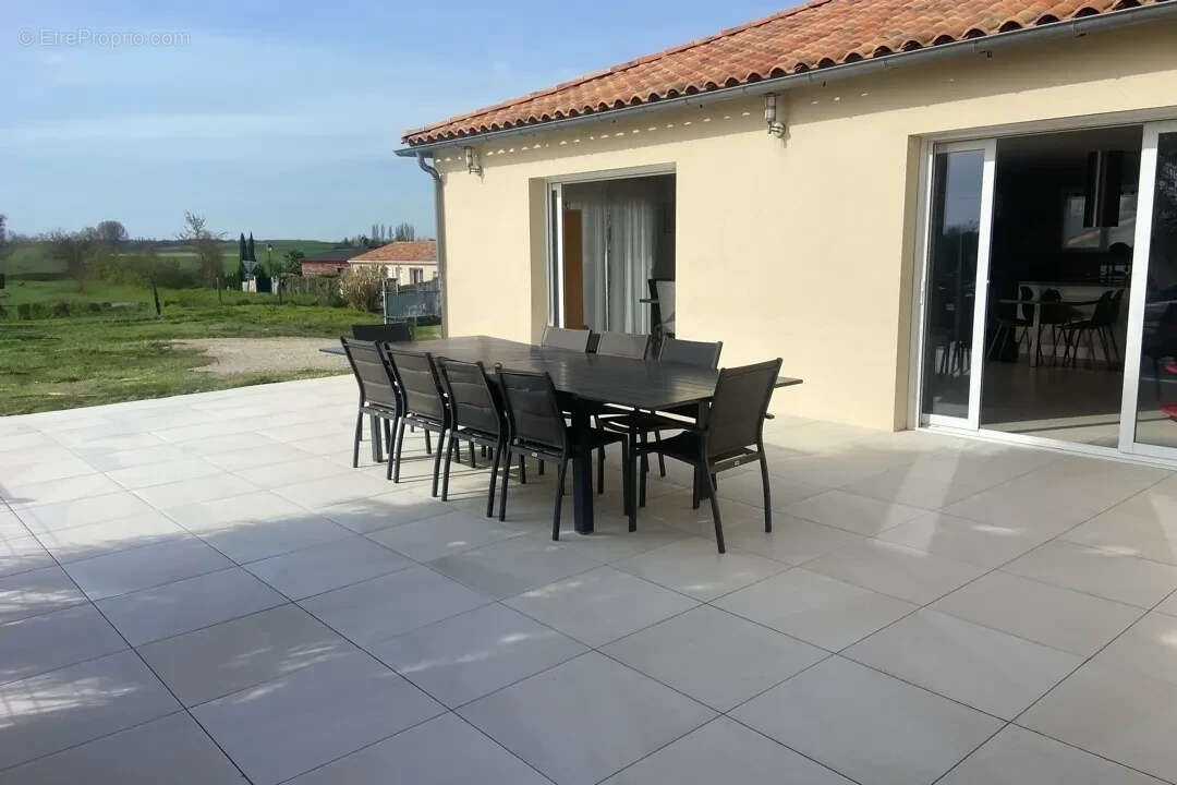 maison contemporaine alliant élégance et espace de vie - photo 10