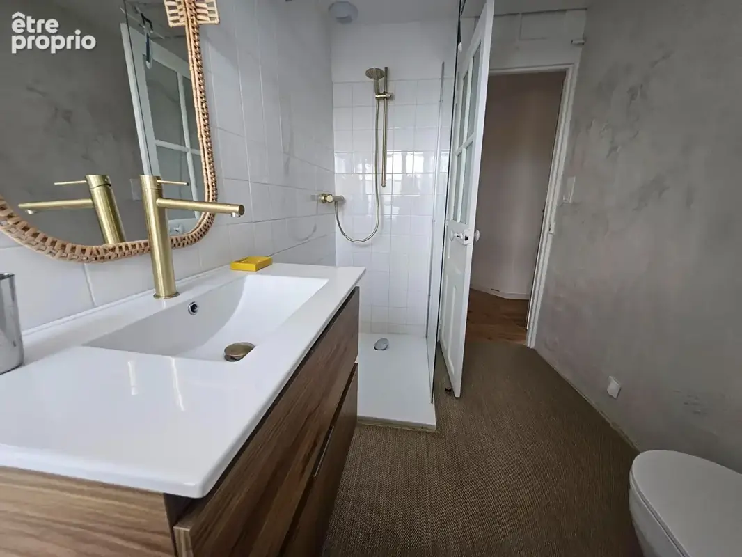 "DINAN -Place Saint-Sauveur : Appartement de caractère rénové avec vue sur "la Basilique" meublé ! - photo 14
