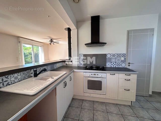 Belle maison rénovée par un architecte de 145 m2 habitable (210 m2 au sol) sur un terrain de 555 m2  - DPE en - photo 6