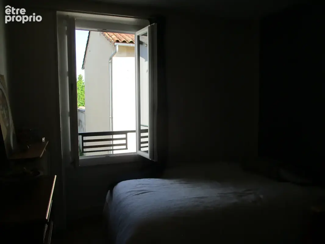 Couhé Plain-pied et entrepôt de 350 m2 environ. - photo 6