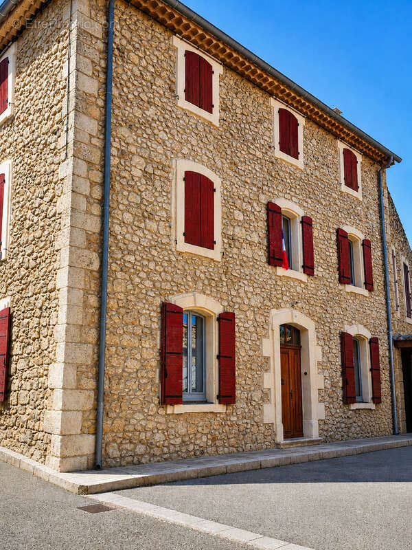 Maison à LA ROQUE-D'ANTHERON