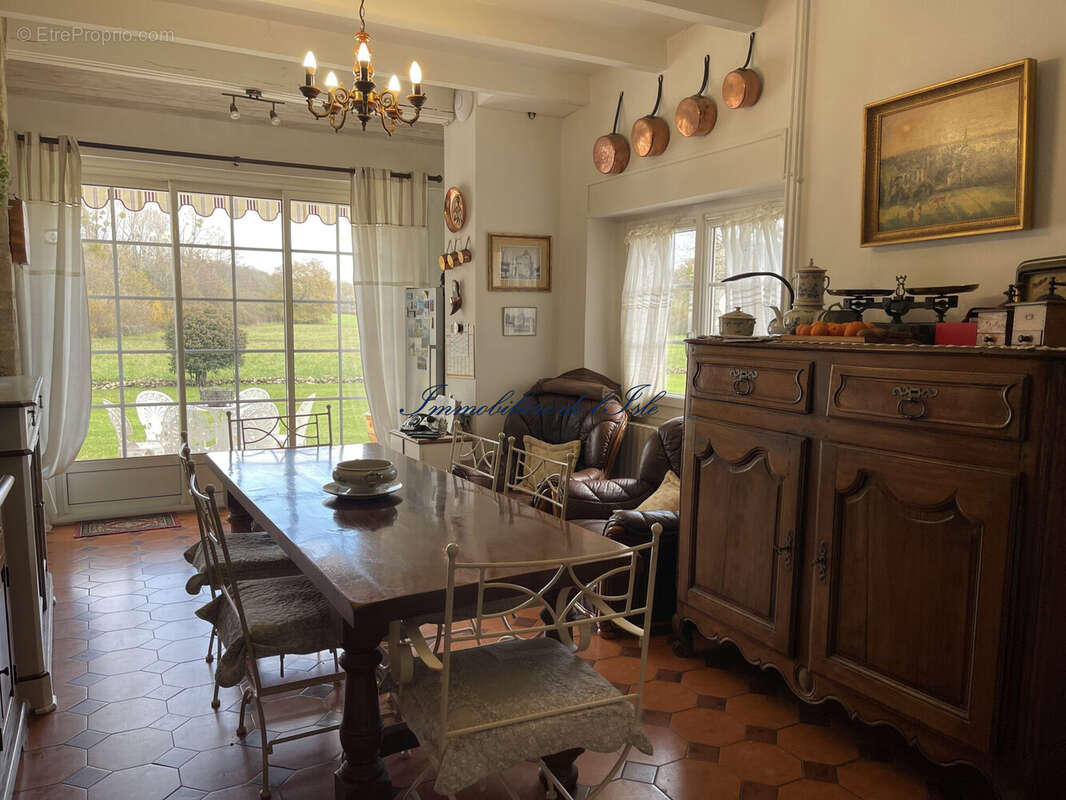 Maison à SAINT-CREPIN-D&#039;AUBEROCHE